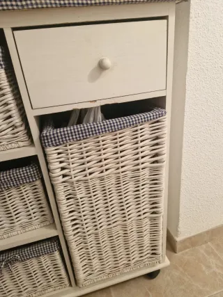 Mueble auxiliar mimbre con espejo