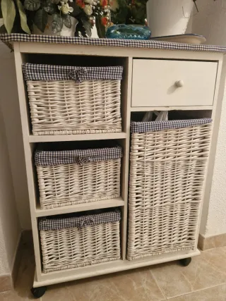 Mueble auxiliar mimbre con espejo
