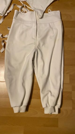 Traje esgrima mujer + protector pecho