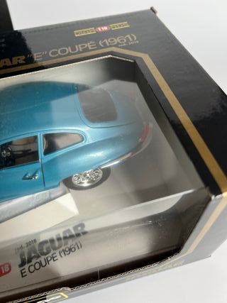 Burago Jaguar E-Type Coupe 1961 1/18