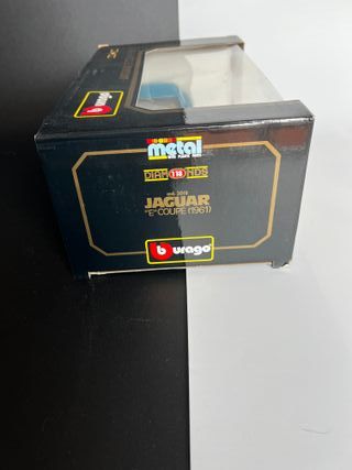 Burago Jaguar E-Type Coupe 1961 1/18