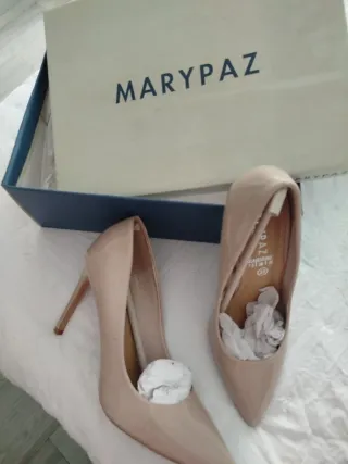 Zapatos de tacón beige talla 38.Maripaz