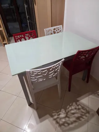 Tavolo Vetro Temperato Allungabile + 4 Sedie