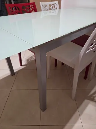 Tavolo Vetro Temperato Allungabile + 4 Sedie