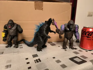 Figuras King Kong y Godzilla .