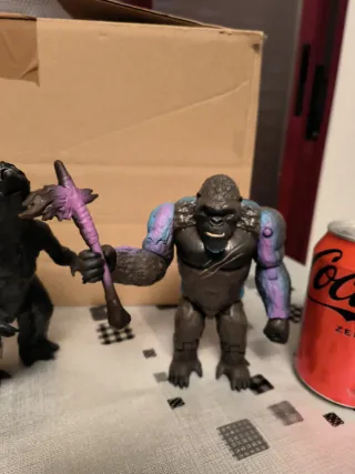 Figuras King Kong y Godzilla .