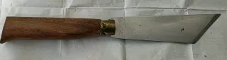 Coltello Forgiato con Manico in Legno