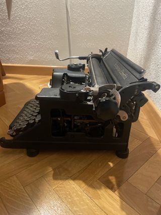 Máquina de escribir Hispano-Olivetti M40