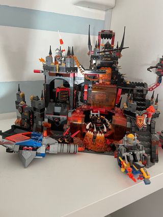 LEGO Nexo Knights Jestro's Volcano Lair 70323