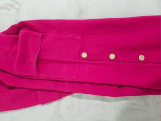 Pantalón Uterqüe fucsia cargo botones dorados