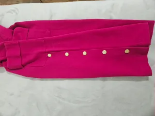 Pantalón Uterqüe fucsia cargo botones dorados