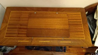 Mesa y máquina de coser antigua ALFA