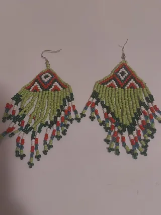 Pendientes largos de abalorios