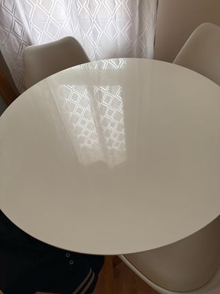 Mesa y 4 Sillas Comedor