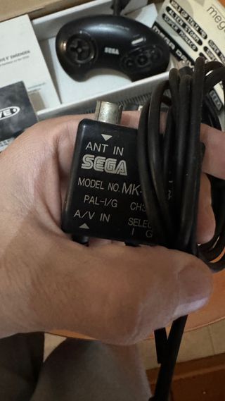 Sega Mega Drive II con caja y manual