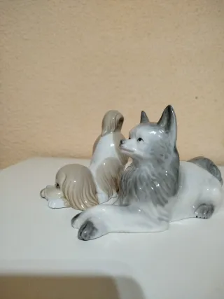 Perritos de porcelana decorativos