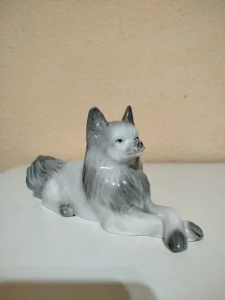 Perritos de porcelana decorativos