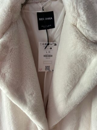 Abrigo Bershka blanco peluche talla L