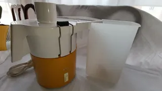 Licuadora AEG con accesorios