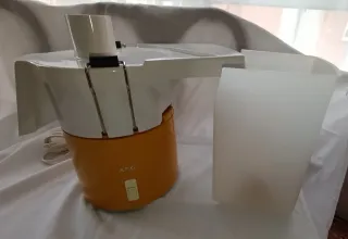 Licuadora AEG con accesorios