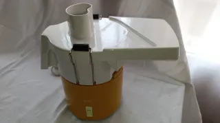 Licuadora AEG con accesorios