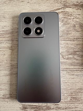 Xiaomi 14T con accesorios