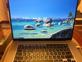 MacBook Pro 2020 i9 64GB RAM 2TB SSD 5500M 8GB