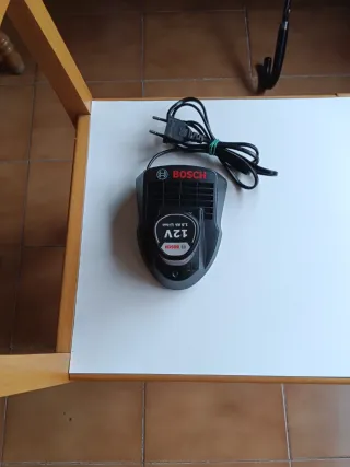 CARGADOR BOSCH Y BATERÍA BOSCH 12V