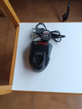 CARGADOR BOSCH Y BATERÍA BOSCH 12V