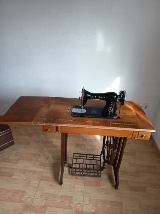Máquina de coser Alfa 20 antigua