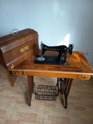 Máquina de coser Alfa 20 antigua