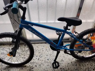 Bicicleta infantil azul B'TWIN