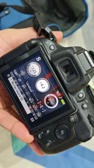 Cámara Nikon D5200 con accesorios