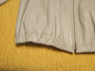 Cazadora de piel blanco roto