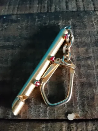 Lote 2 Llaveros Vintage: Silbato y Mini Bolígrafo