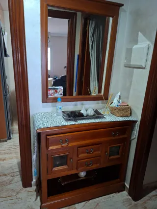 Recibidor de madera y cristal