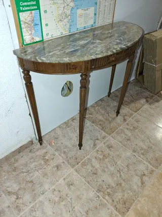 Mesa auxiliar de mármol y madera