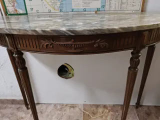 Mesa auxiliar de mármol y madera