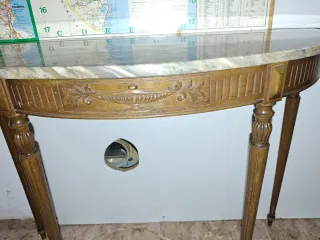 Mesa auxiliar de mármol y madera