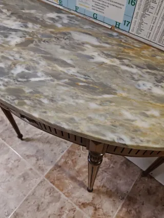 Mesa auxiliar de mármol y madera