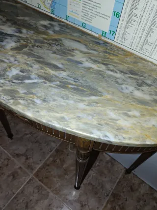 Mesa auxiliar de mármol y madera