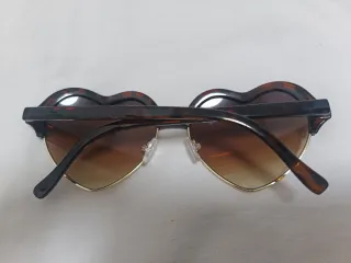 Occhiali a cuore marroni