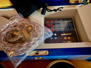 Iems Fatfreq GRAND MAESTRO ANNIVERSARY