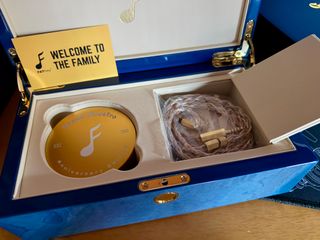 Iems Fatfreq GRAND MAESTRO ANNIVERSARY