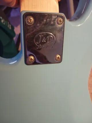 Bajo Eléctrico J&Y Azul Con funda incluida