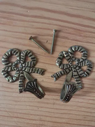 Colgadores dorados estilo clásico