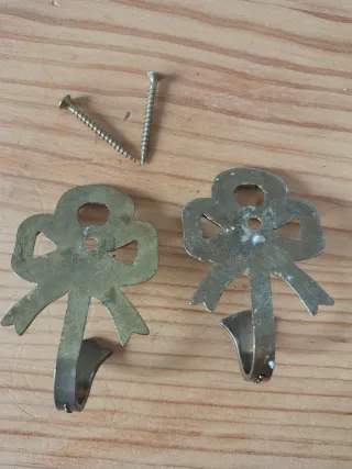 Colgadores dorados estilo clásico