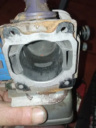 Motosierra efco 152 gripada,muy poco uso,completa