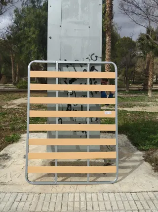 Somier de madera y metal oferta con patas 30 euros