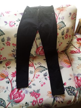 Pantalones pitillo negros